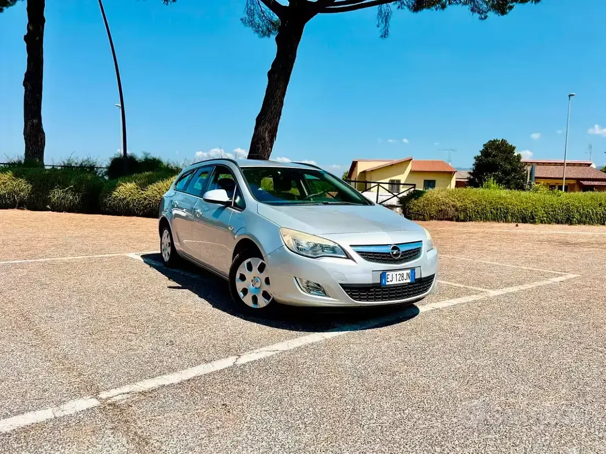 Usata Opel Astra 125 CV (91 kW) 2011 Grigio Station wagon