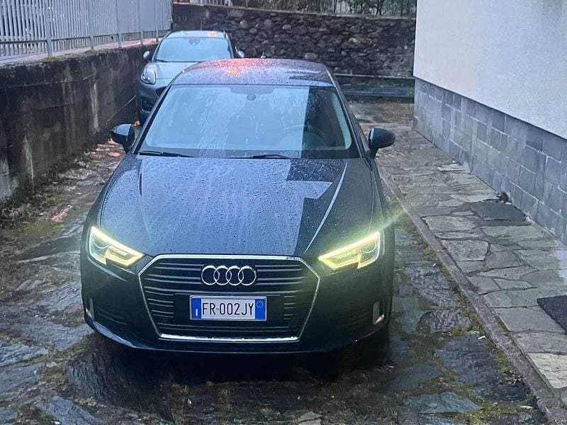 Usata Audi A3 Business 116 CV (85 kW) 2018 Blu/azzurro Berlina