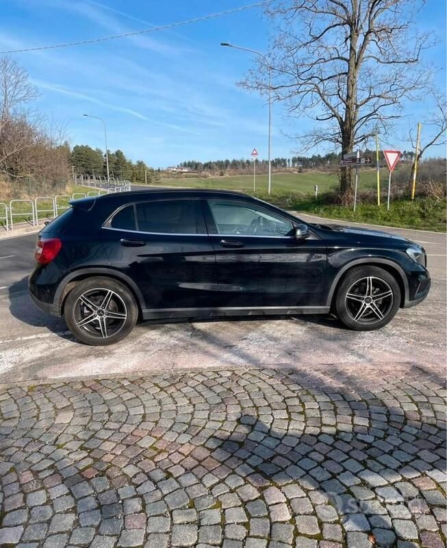 Usata Mercedes GLA220 170 CV (125 kW) 2016 Nero SUV
