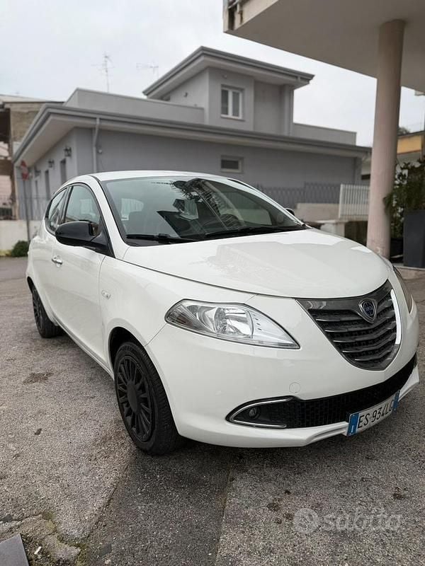 Usata Lancia Ypsilon 69 CV (50 kW) 2013 Bianco Utilitaria