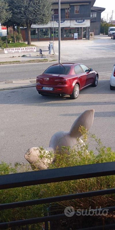 Usata 2009 Alfa Romeo 159 Tre volumi | 1400 € (Super prezzo) - Immagine 1/4