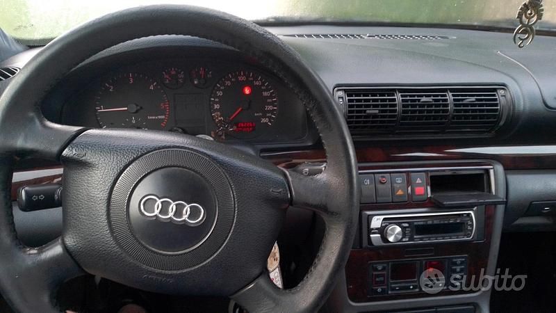 Usata Audi A4 Ambiente 110 CV (80 kW) 1998 Grigio Berlina
