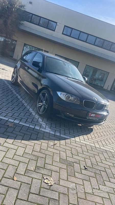 Usata BMW 120 177 CV (130 kW) 2010 Nero Utilitaria