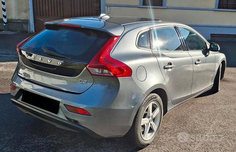 Usata Volvo V40 Momentum 2018 Grigio Berlina