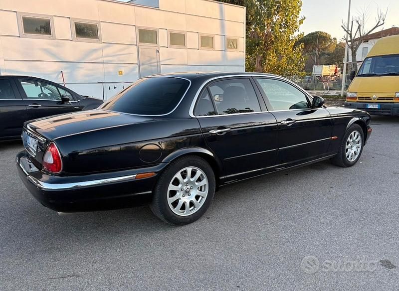 Usata Jaguar XJ 238 CV (175 kW) 2003 Nero Berlina