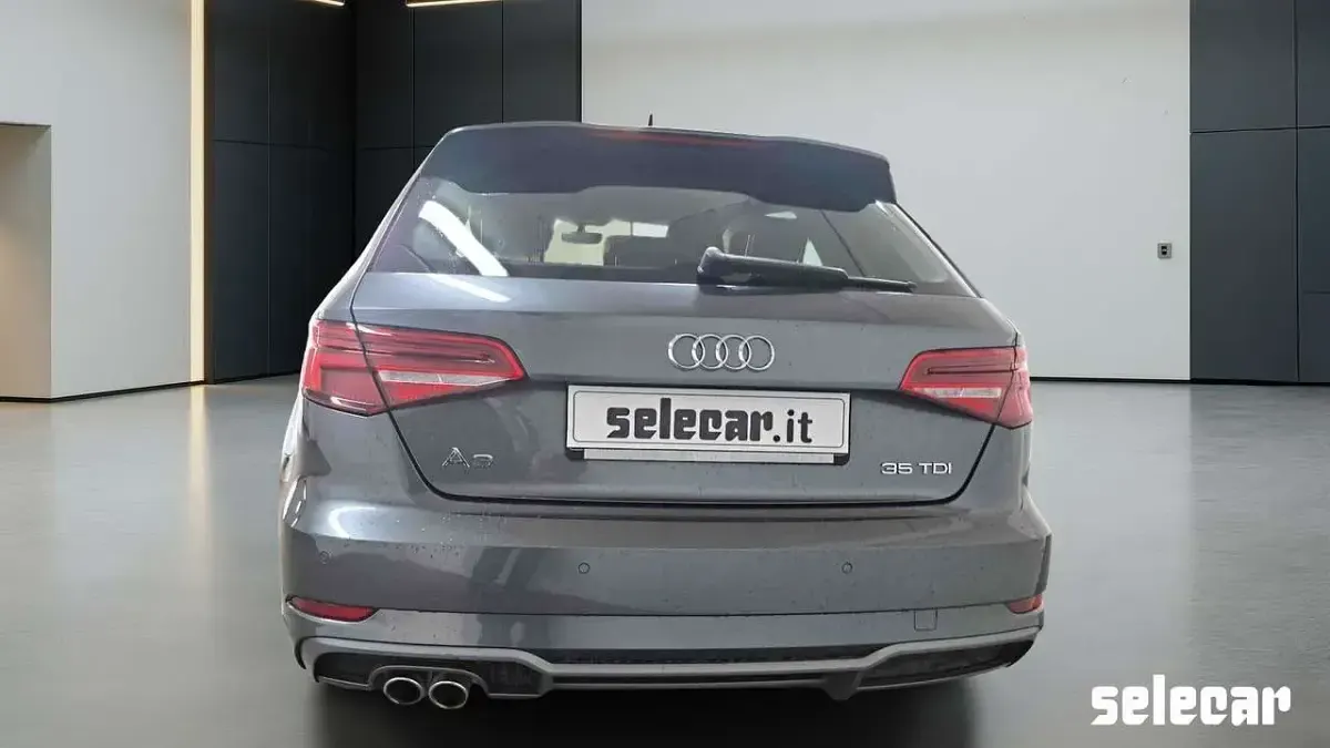 Usata Audi A3 Sport 150 CV (110 kW) 2019 8e reflex silver metallizzato Berlina