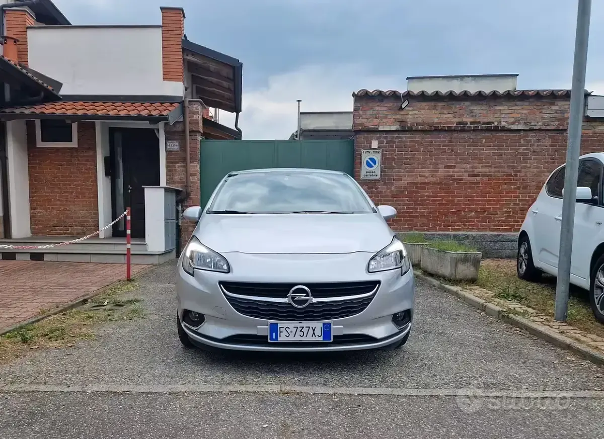 Usado Opel Corsa 75 CV (55 kW) 2018 Gris Utilitario