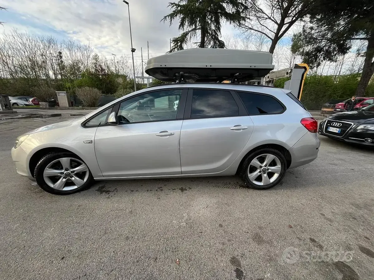 Usata Opel Astra 110 CV (80 kW) 2011 Grigio Station wagon