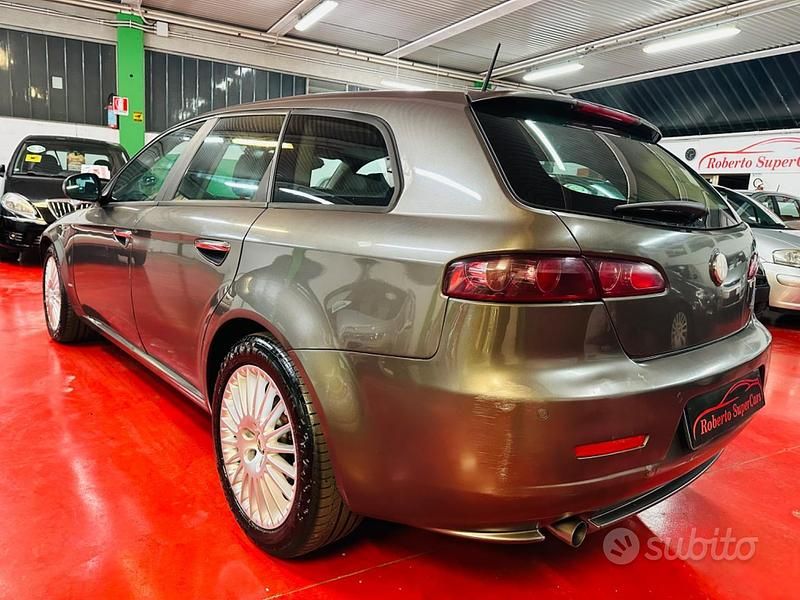Second-hand Alfa Romeo 159 Distinctive 150 CP (110 kW) 2009 Gri Break