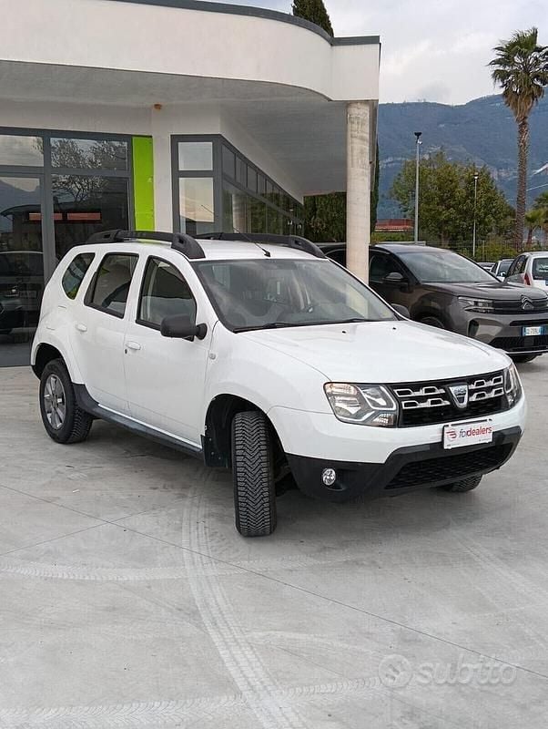 Usata Dacia Duster Lauréate 110 CV (80 kW) 2016 Bianco SUV