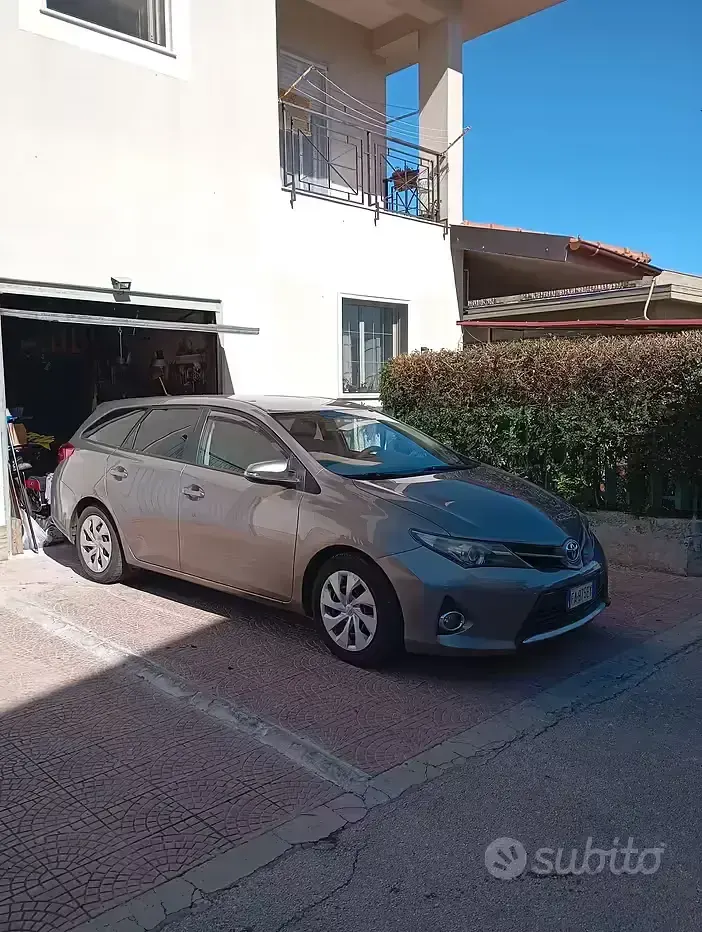 Usata Toyota Auris 90 CV (66 kW) 2015 Marrone Station wagon