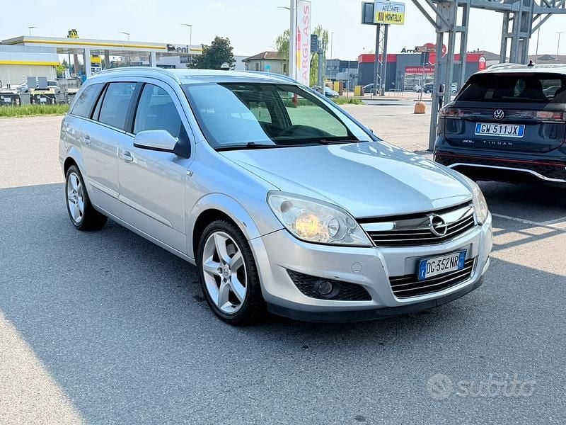 Usata Opel Astra 125 CV (91 kW) 2008 Grigio Station wagon