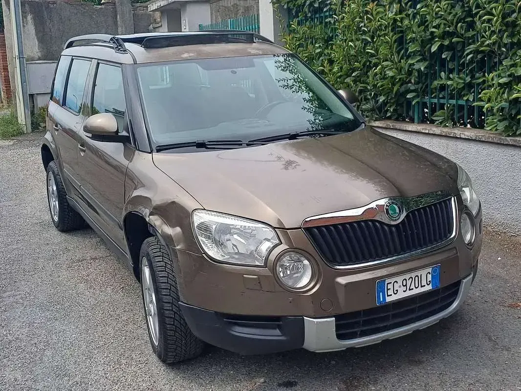 Usata Skoda Yeti Active 105 CV (77 kW) 2011 Beige SUV