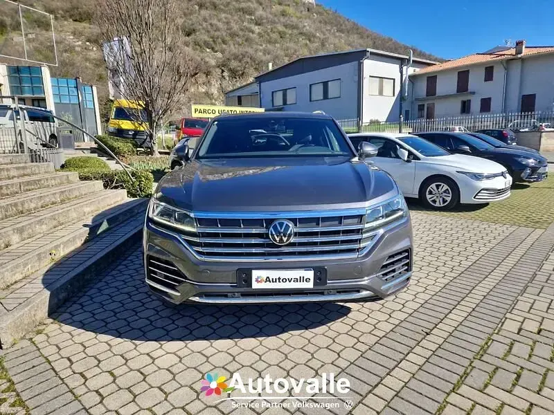 Usata VW Touareg Elegance 231 CV (169 kW) 2021 Grigio SUV