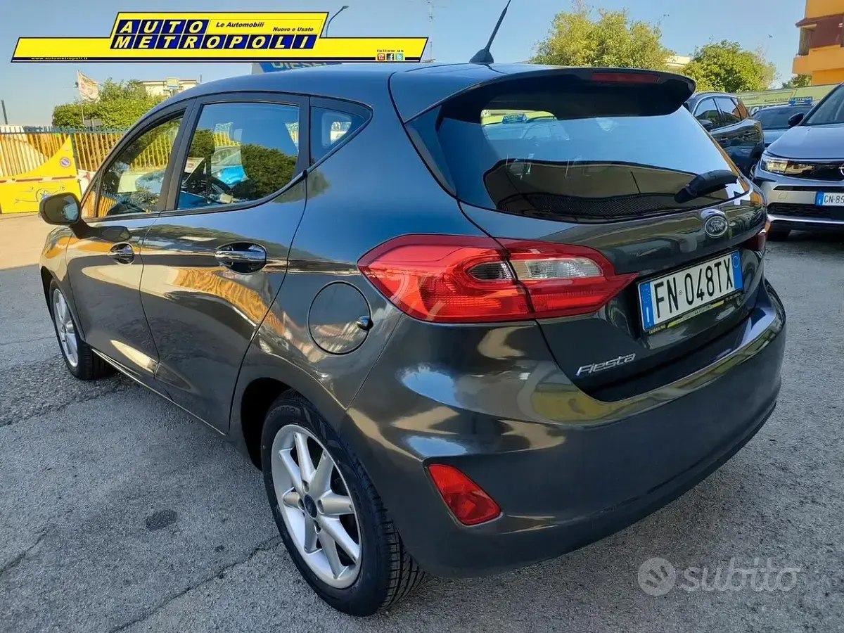 Usata Ford Fiesta 85 CV (62 kW) 2018 Grigio Utilitaria