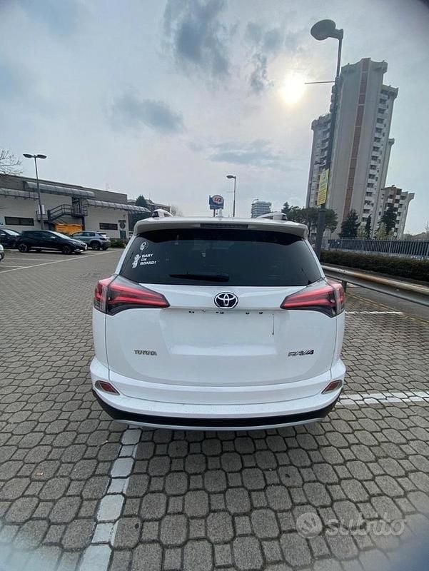 Usata Toyota RAV4 150 CV (110 kW) 2016 Bianco SUV