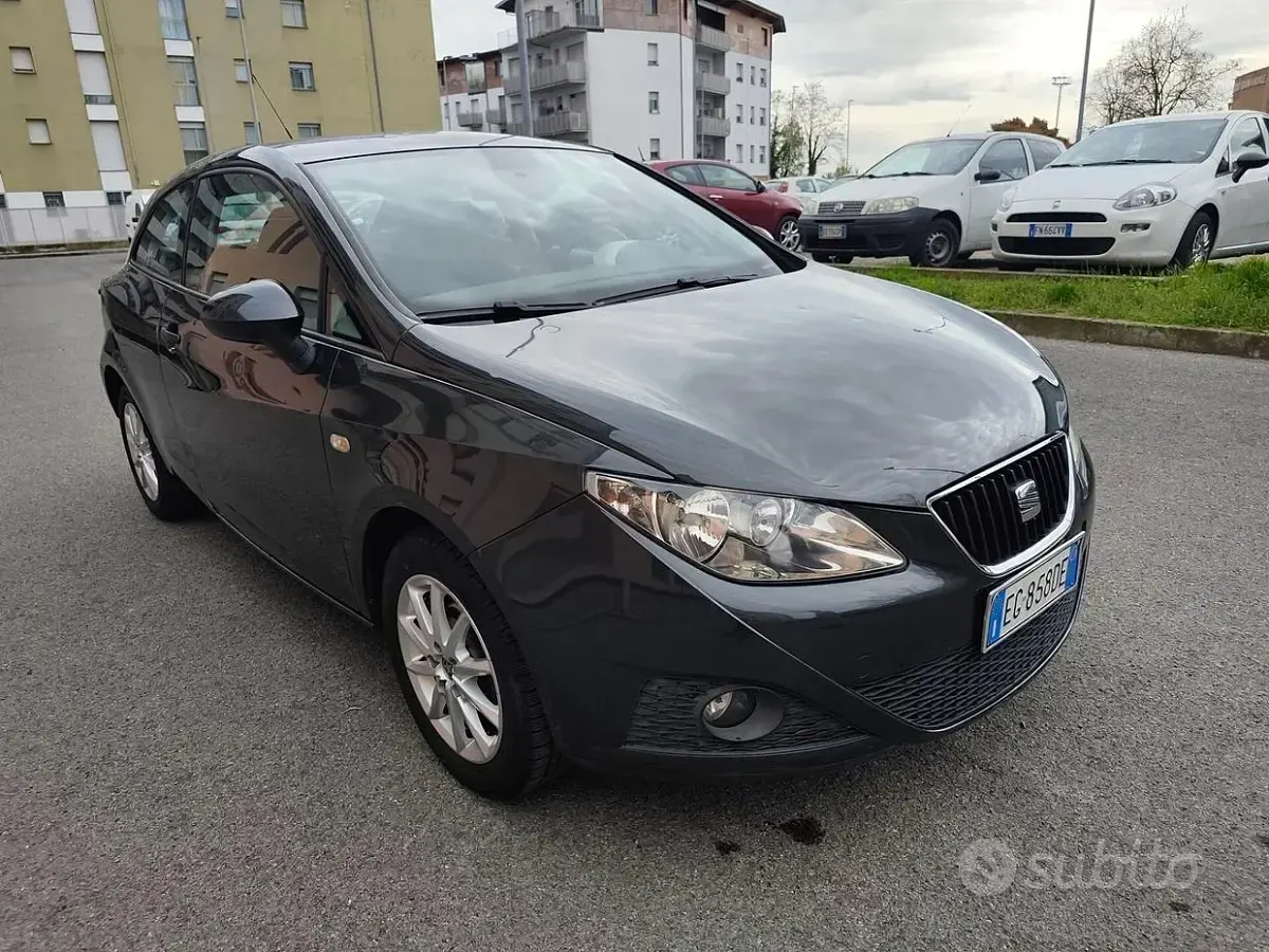 Begagnad Seat Ibiza 69 HK (50 kW) 2011 Svart Sportkupé