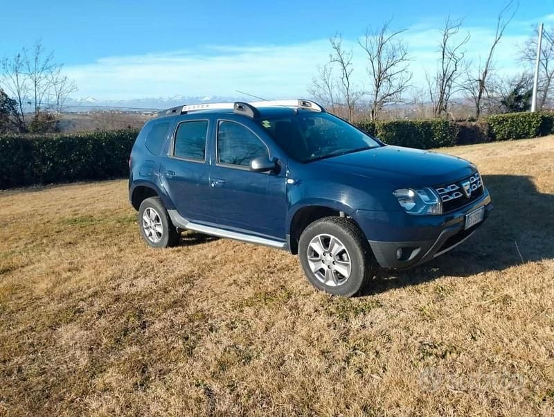 Käytetty Dacia Duster 2011 Musta Katumaasturi
