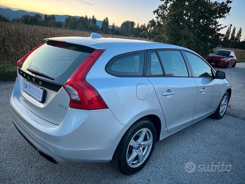 Usata Volvo V60 Kinetic 150 CV (110 kW) 2018 Argento Station wagon