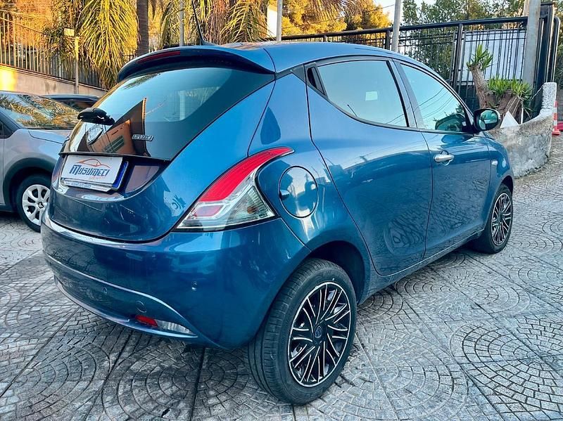 Usata Lancia Ypsilon Gold 69 CV (50 kW) 2022 Blu Utilitaria