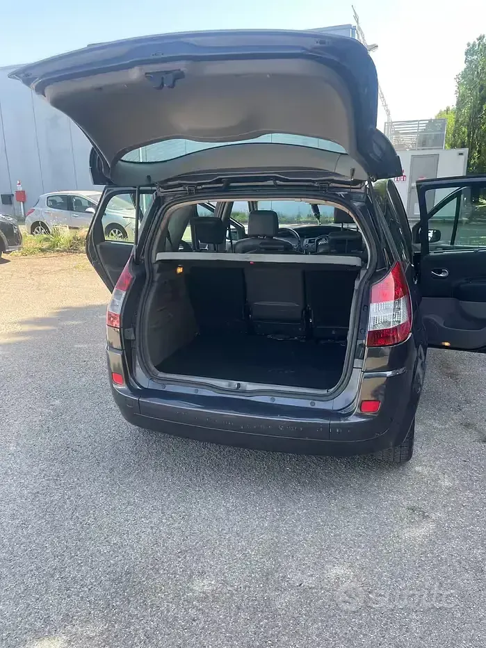 Usata Renault Scénic 106 CV (77 kW) 2008 Grigio Monovolume