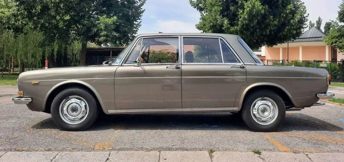 Usata Lancia 2000 116 CV (85 kW) 1970 Beige Berlina
