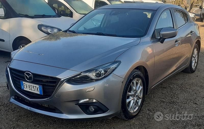 Grigio Usata 2015 Mazda 3 Tre volumi | 6900 € (Buon prezzo) - Immagine 1/4