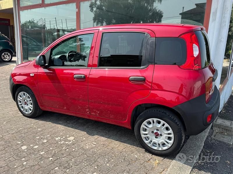 Usata Fiat Panda Pop 95 CV (69 kW) 2015 Rosso Utilitaria