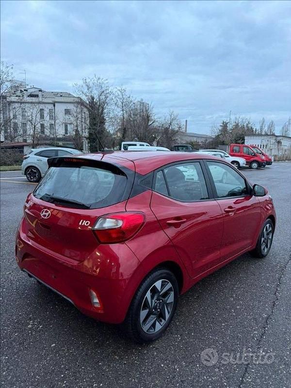 Usata Hyundai i10 Prime 63 CV (46 kW) 2023 Rosso Utilitaria