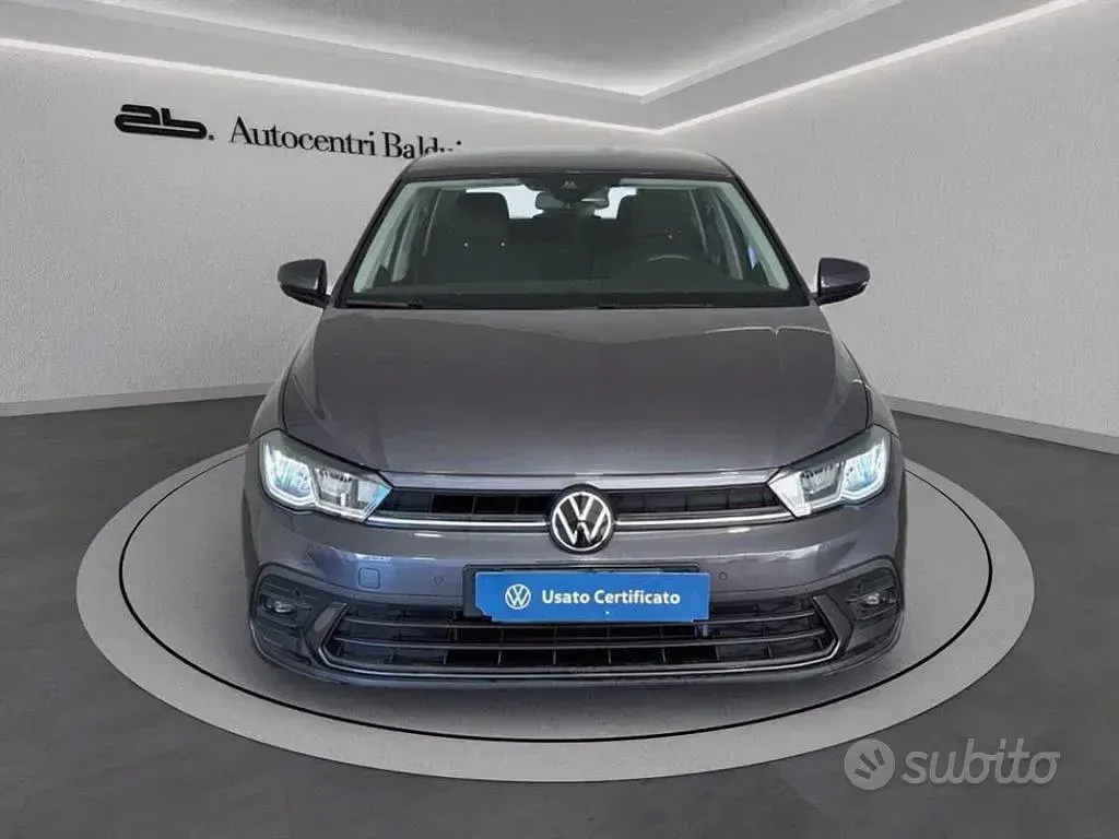 Usata VW Polo Life 80 CV (58 kW) 2023 Smoky grey metalizzato Utilitaria