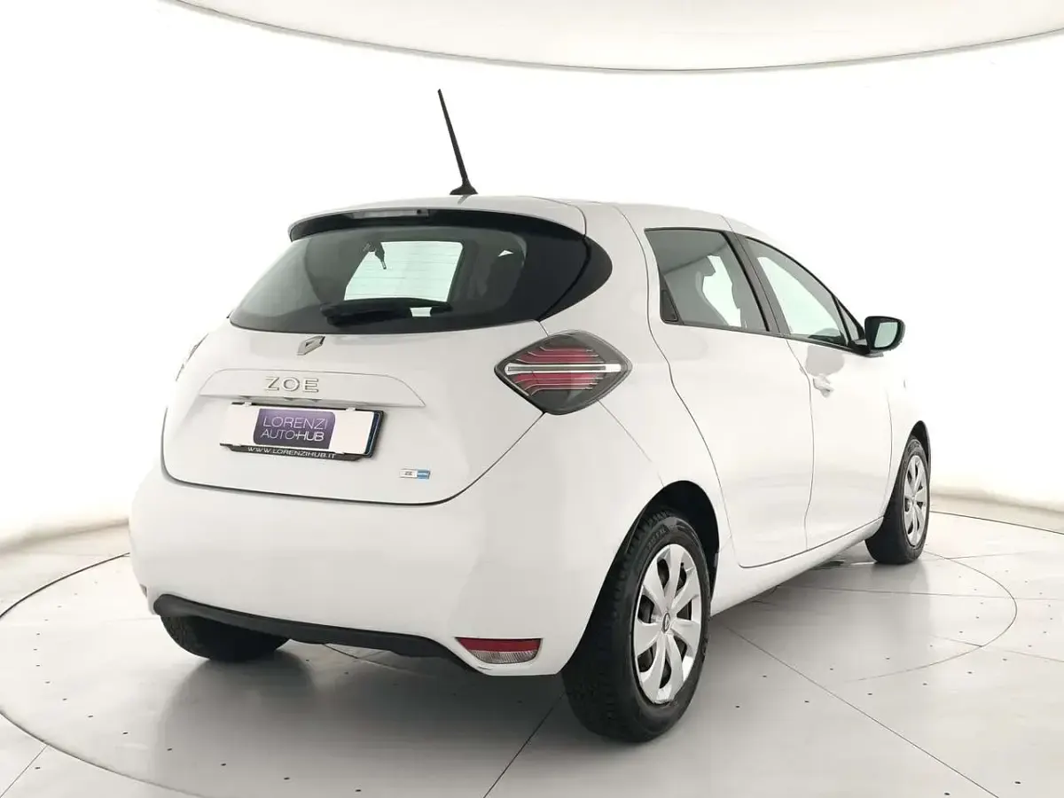 Usata Renault Zoe Life 50 kW (69 CV) 2021 Bianco opaco Utilitaria