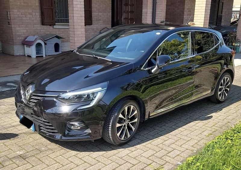 Begagnad Renault Clio V Intens 101 HK (74 kW) 2021 Sedan