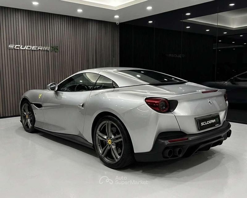 Usata Ferrari Portofino 600 CV (441 kW) 2020 Argento nürburgring Cabrio