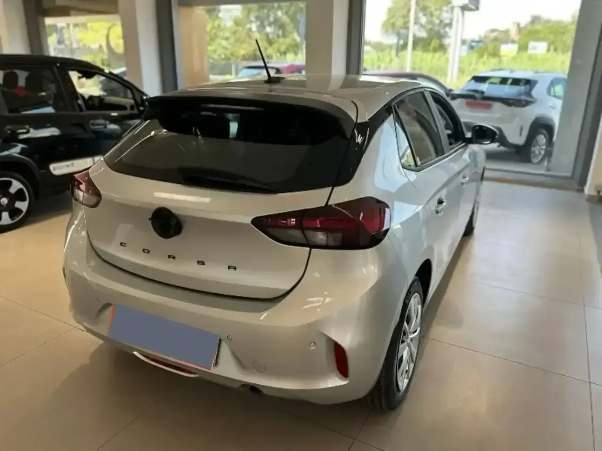 Usata Opel Corsa Edition 75 CV (55 kW) 2023 Kristall silver Utilitaria