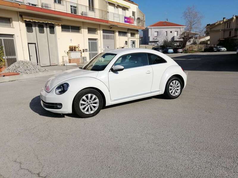 Bianco Usata 2015 VW Maggiolino Design Coupé | 10.900 € (Buon prezzo) - Immagine 1/4