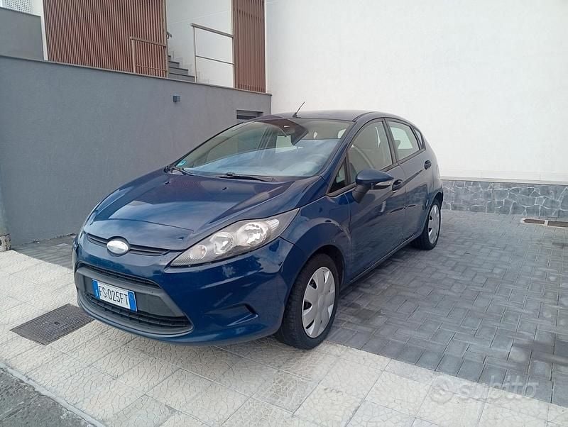 Usata Ford Fiesta Ghia 67 CV (49 kW) 2009 Blu Berlina