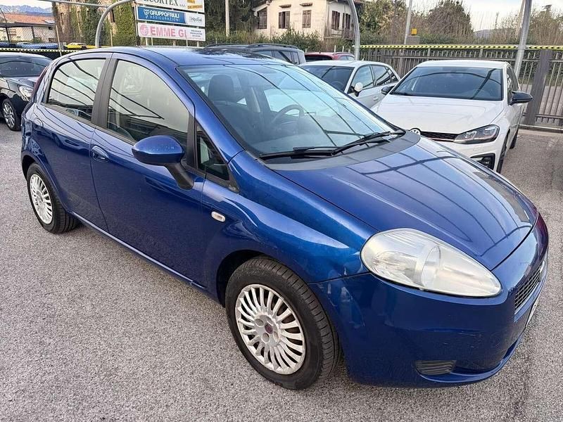 Usata Fiat Grande Punto Dynamic 75 CV (55 kW) 2008 Blu/azzurro Utilitaria