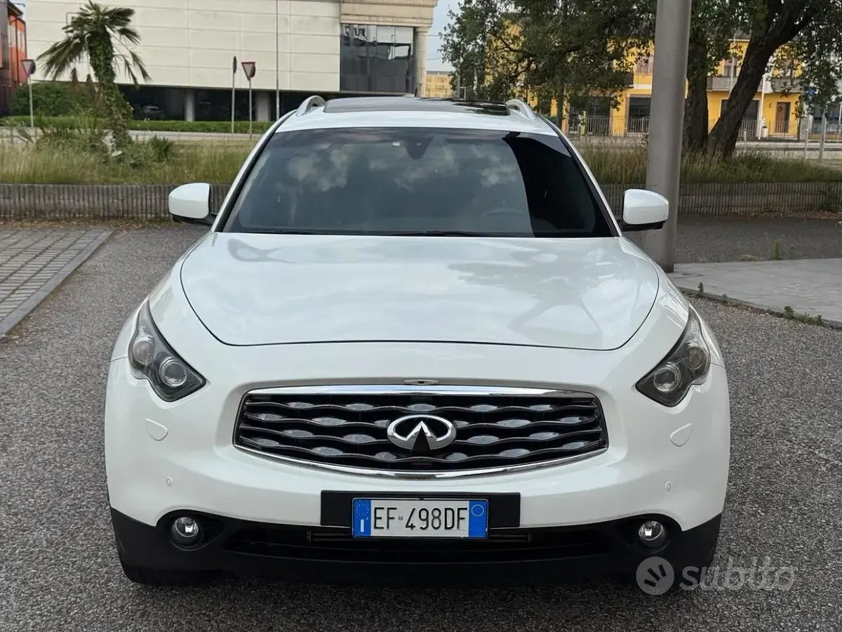 Usata Infiniti Fx30 Premium 238 CV (175 kW) 2010 Bianco SUV