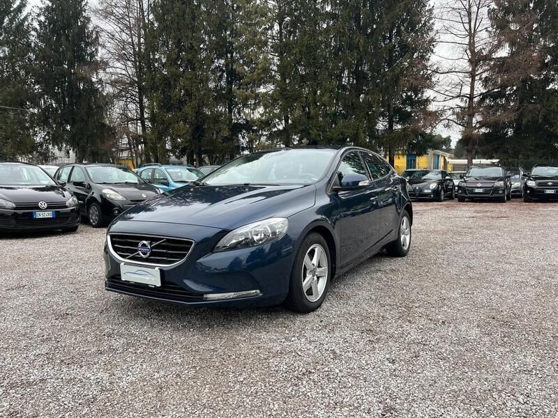 Blu Usata 2013 Volvo V40 Kinetic Station wagon | 6900 € (Buon prezzo) - Immagine 1/4