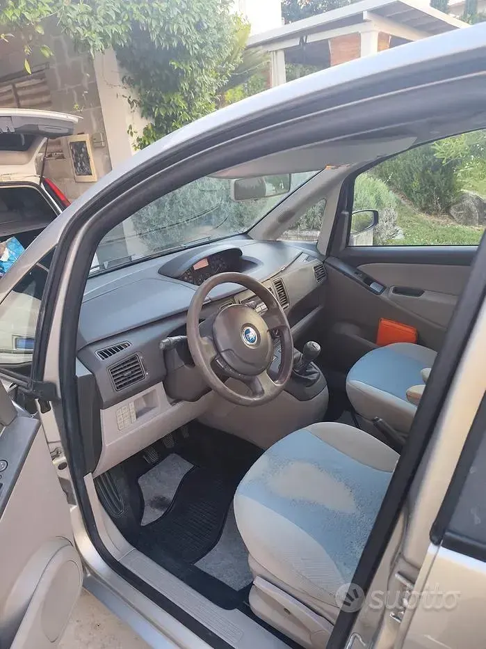 Usata Fiat Idea 69 CV (50 kW) 2005 Grigio Monovolume