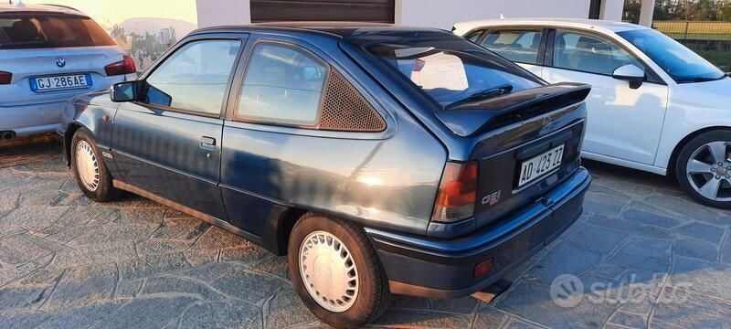 Usata Opel Kadett 150 CV (110 kW) 1990 Blu Berlina