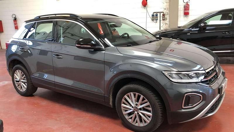 Usata VW T-Roc 150 CV (110 kW) 2023 Argento SUV