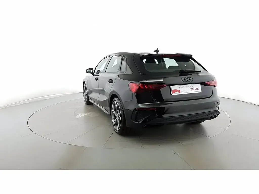 Usata Audi A3 Sportback S-Line 110 CV (80 kW) 2023 Nero mito metallizzato Utilitaria
