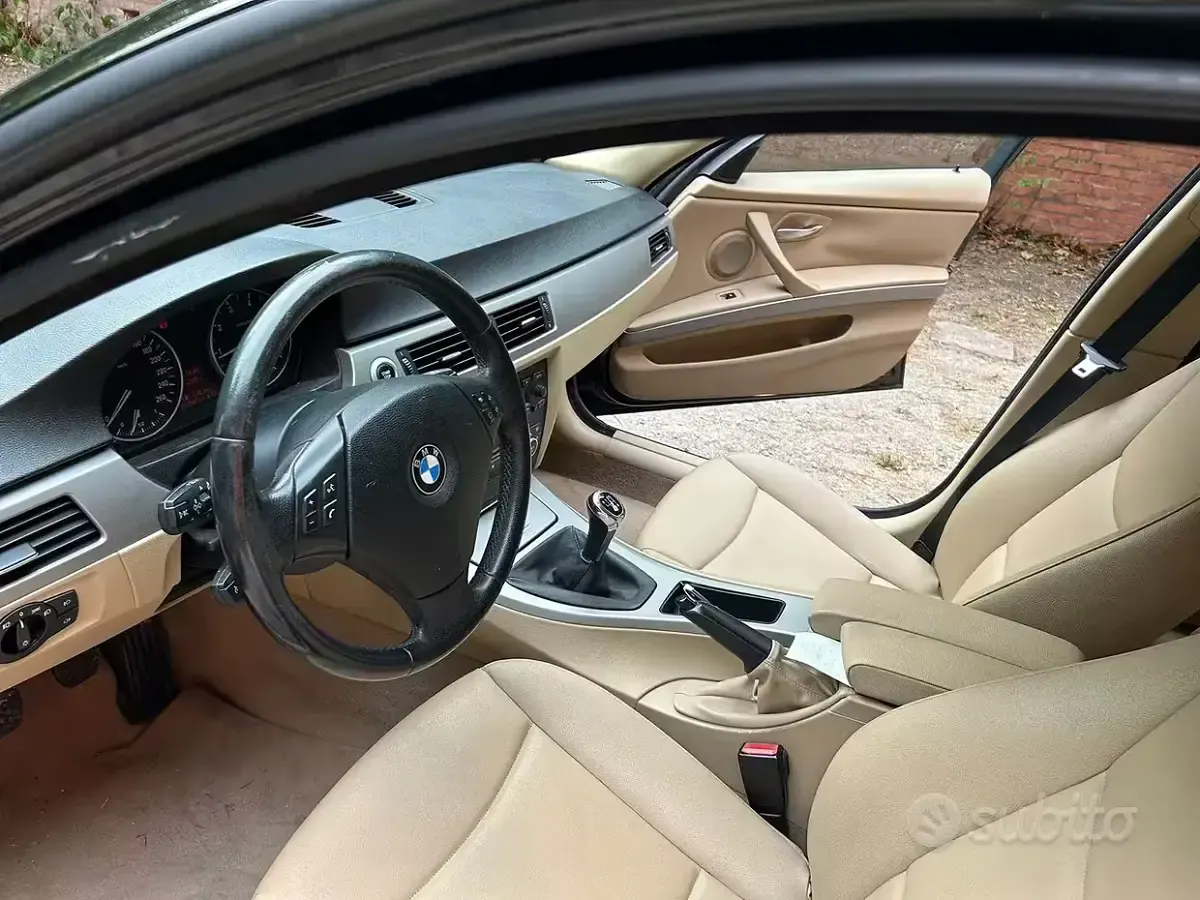 Usata BMW 318 129 CV (94 kW) 2006 Nero Station wagon