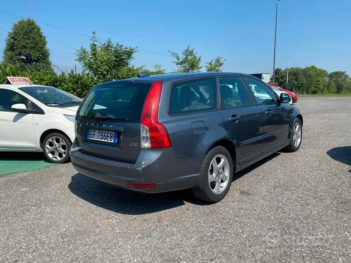 Usata Volvo V60 R-Design 163 CV (119 kW) 2011 Nero Station wagon