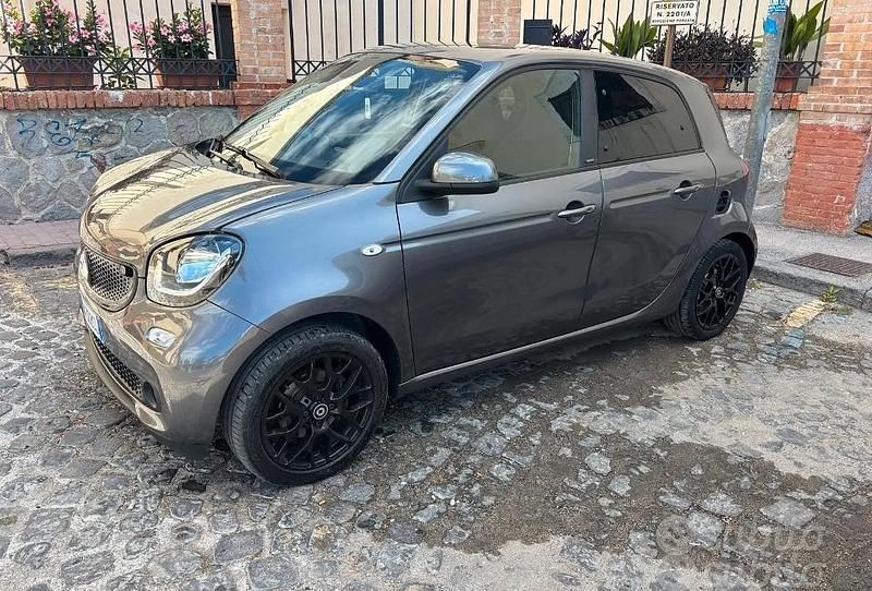 Usata Smart ForFour 71 CV (52 kW) 2017 Grigio Utilitaria