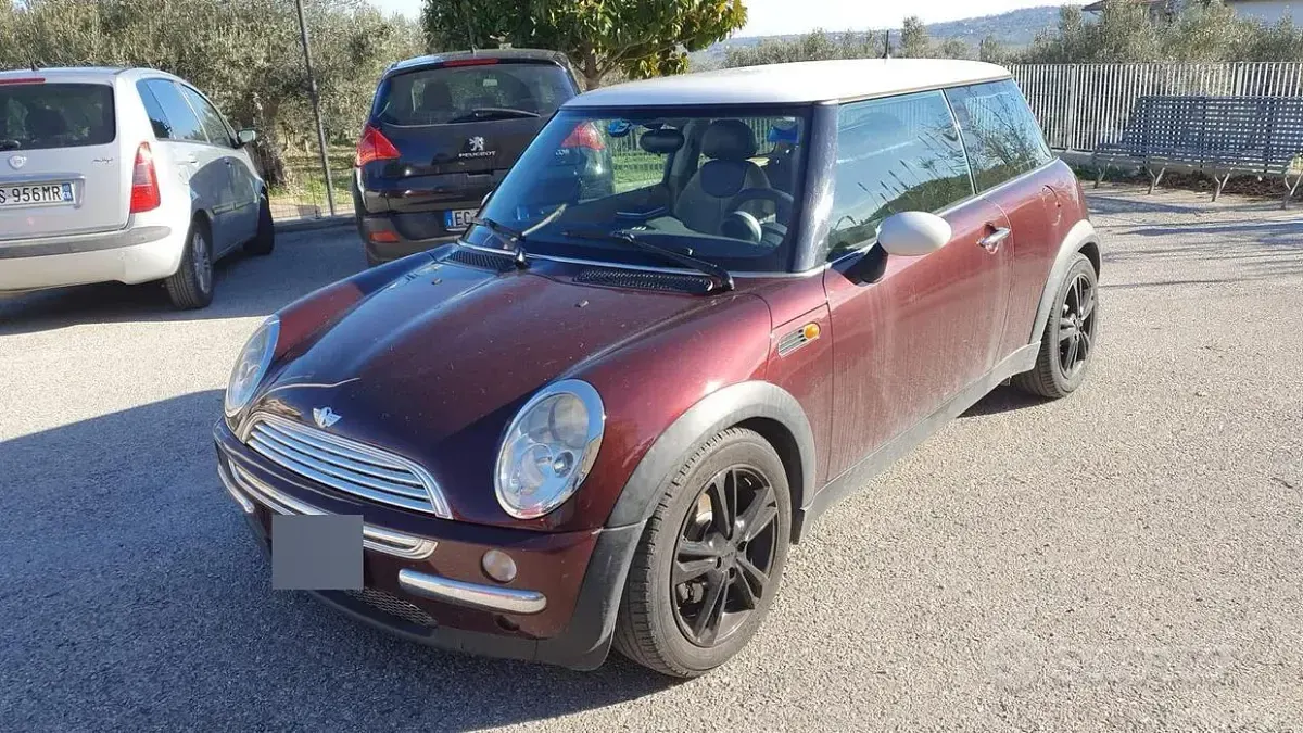 Usata Mini Cooper 116 CV (85 kW) 2002 Marrone Utilitaria
