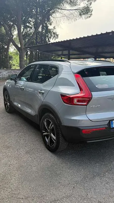 Usata Volvo XC40 Plus 163 CV (119 kW) 2023 Grigio SUV