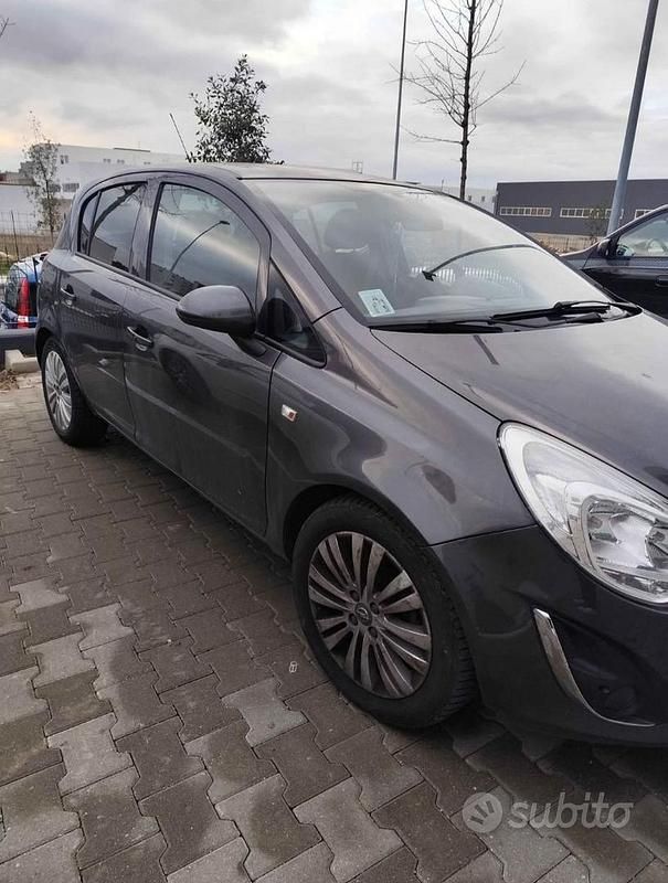 Usata Opel Corsa 86 CV (63 kW) 2012 Grigio Berlina