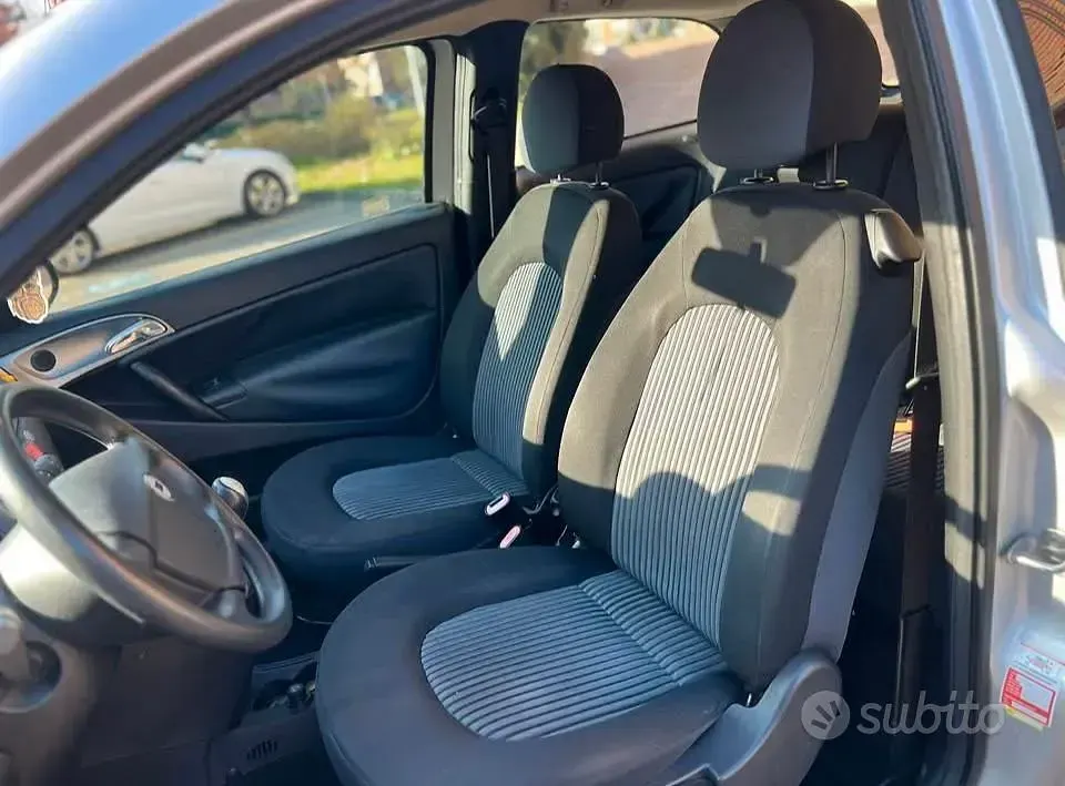 Usata Lancia Ypsilon 60 CV (44 kW) 2004 Grigio Utilitaria